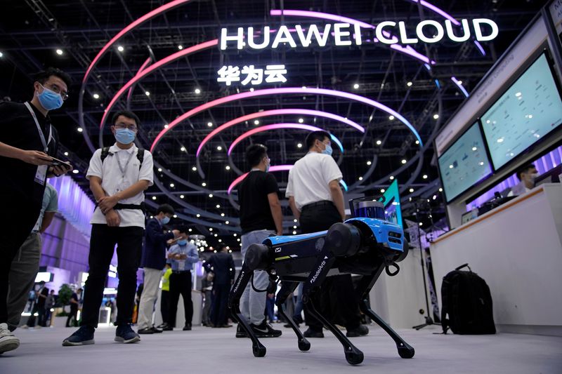 &copy; Reuters. FILE PHOTO: A robotic dog powered by Huawei Cloud is seen at a booth during Huawei Connect in Shanghai, China, September 23, 2020. REUTERS/Aly Song