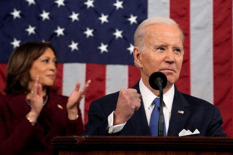 &copy; Reuters. FILE PHOTO: President Joe Biden delivers the State of the Union address to a joint session of Congress at the Capitol, Tuesday, Feb. 7, 2023, in Washington, as Vice President Kamala Harris applauds. Jacquelyn Martin/Pool via REUTERS/File Photo