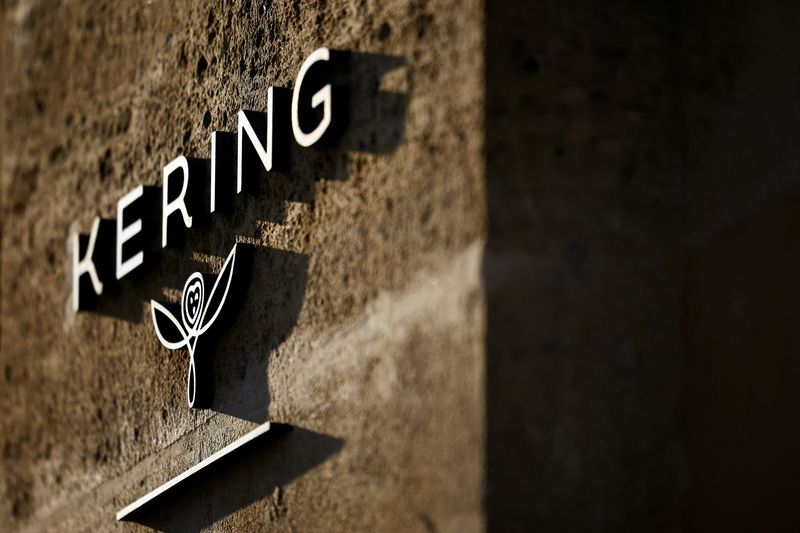 &copy; Reuters. Le logo de Kering à Paris, en France. /Photo prise le 13 février 2023/REUTERS/Sarah Meyssonnier