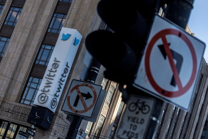 &copy; Reuters. FILE PHOTO: A view of the Twitter logo at its corporate headquarters in San Francisco, California, U.S. November 18, 2022. REUTERS/Carlos Barria/File Photo