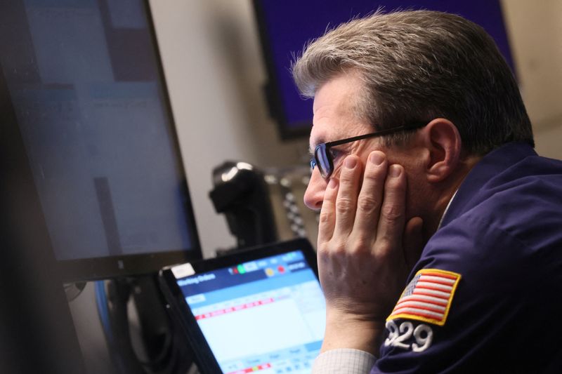 &copy; Reuters. Les traders travaillent à la Bourse de New York. /Photo prise le 19 avril 2023/REUTERS/Brendan McDermid