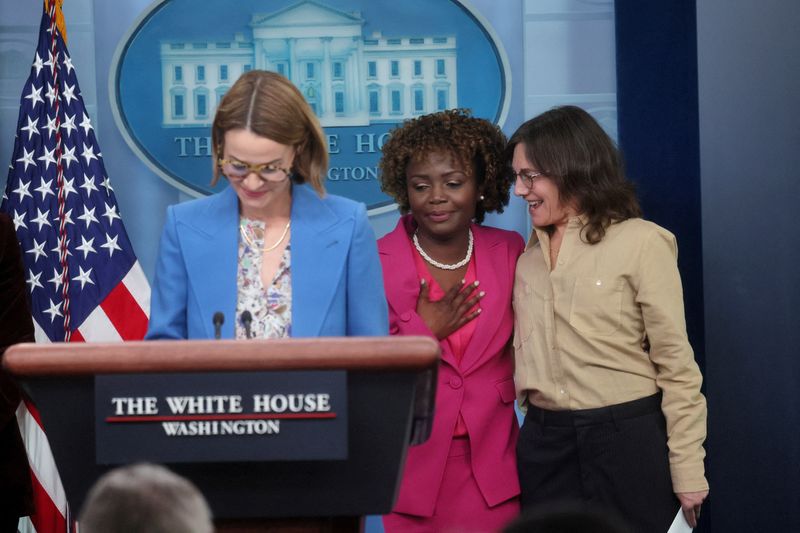 © Reuters. White House Press Secretary Karine Jean-Pierre hugs co-creator of the Showtime's TV show The L Word Ilene Chaiken as cast member Leisha Hailey speaks about LGBTQIA rights to draw attention to Lesbian Visibility Week during a press briefing at the White House in Washington, U.S., April 25, 2023. REUTERS/Leah Millis