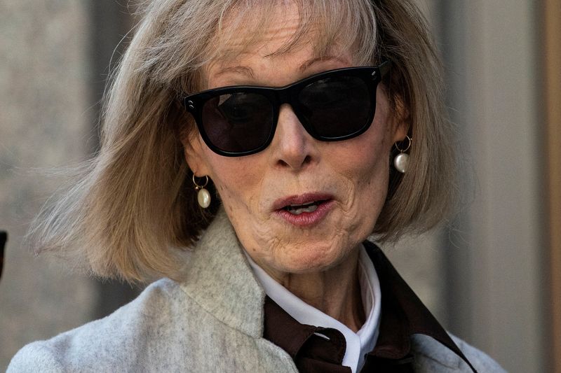 © Reuters. Former U.S. President Donald Trump rape accuser E. Jean Carroll arrives to the Manhattan Federal Court in New York, U.S. April 25, 2023.  REUTERS/Eduardo Munoz    