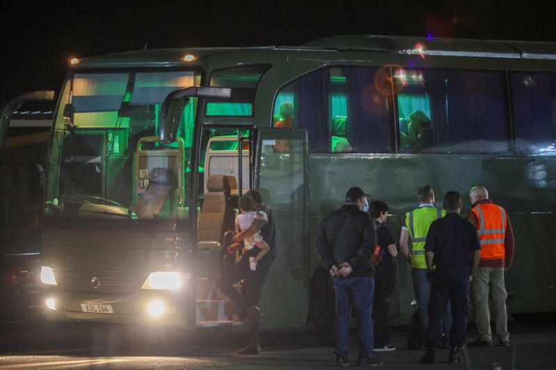 © Reuters. British nationals, who have been evacuated from Sudan, arrive at the Larnaca International Airport, in Larnaca, Cyprus, April 25, 2023. REUTERS/Yiannis Kourtoglou