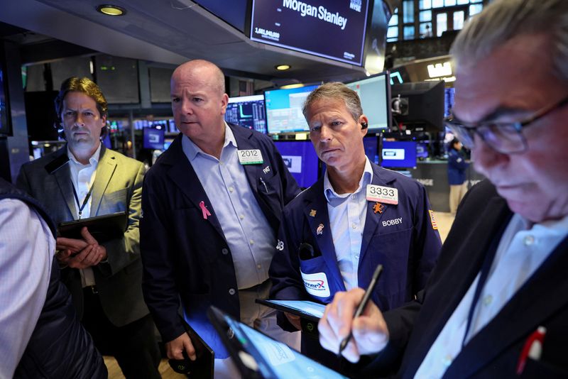 &copy; Reuters. FILE PHOTO: Traders work on the floor of the New York Stock Exchange (NYSE) in New York City, U.S., April 19, 2023.  REUTERS/Brendan McDermid