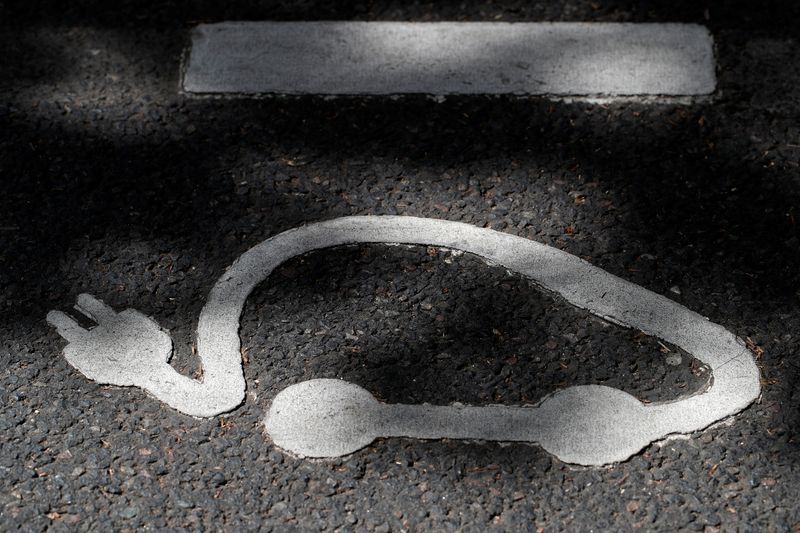 &copy; Reuters. FILE PHOTO: An Autolib' electric car-sharing logo is painted on the road at an Autolib' charging station in Paris, France, June 21, 2018. REUTERS/Benoit Tessier