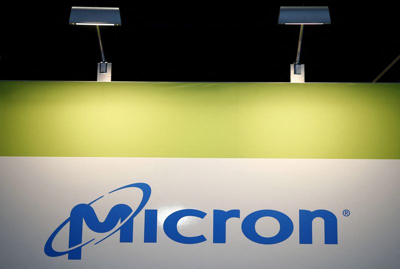 &copy; Reuters. FILE PHOTO: The logo of U.S. memory chip maker MicronTechnology is pictured at their booth at an industrial fair in Frankfurt, Germany,  July 14, 2015. REUTERS/Kai Pfaffenbach/File Photo