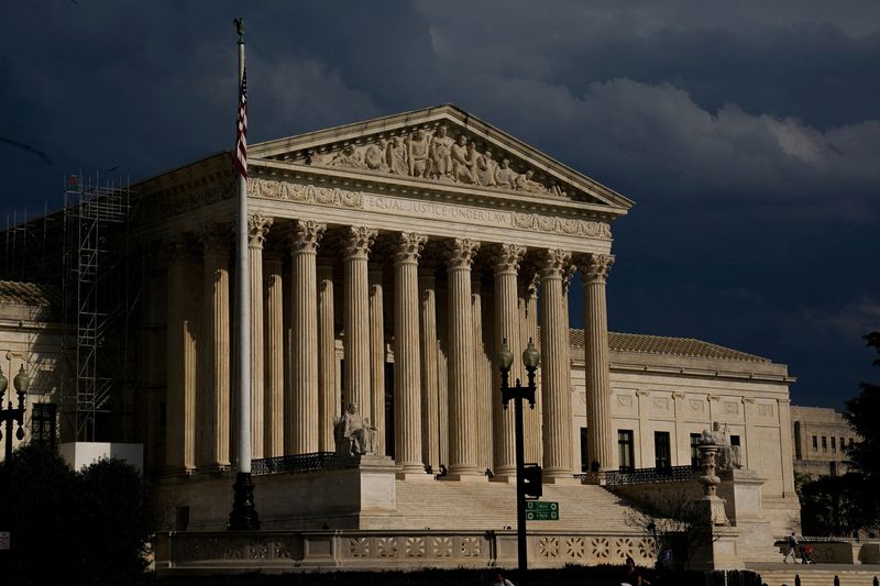 &copy; Reuters. FILE PHOTO: The U.S. Supreme Court building is seen in Washington, U.S., April 6, 2023. REUTERS/Elizabeth Frantz/File Photo