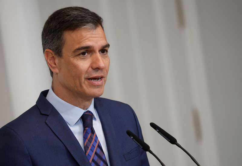 © Reuters. Primeiro-ministro da Espanha, Pedro Sánchez, durante entrevista coletiva em Madri
26/04/2023 REUTERS/Juan Medina