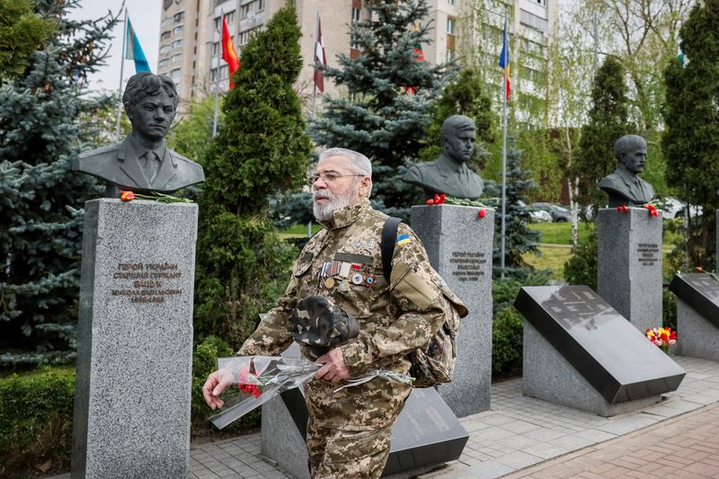 &copy; Reuters. Local resident attends a ceremony marking the 37th anniversary of the disaster at the Chornobyl Nuclear Power Plant, amid Russia's attack on Ukraine, in Kyiv, Ukraine April 26, 2023. REUTERS/Alina Yarysh