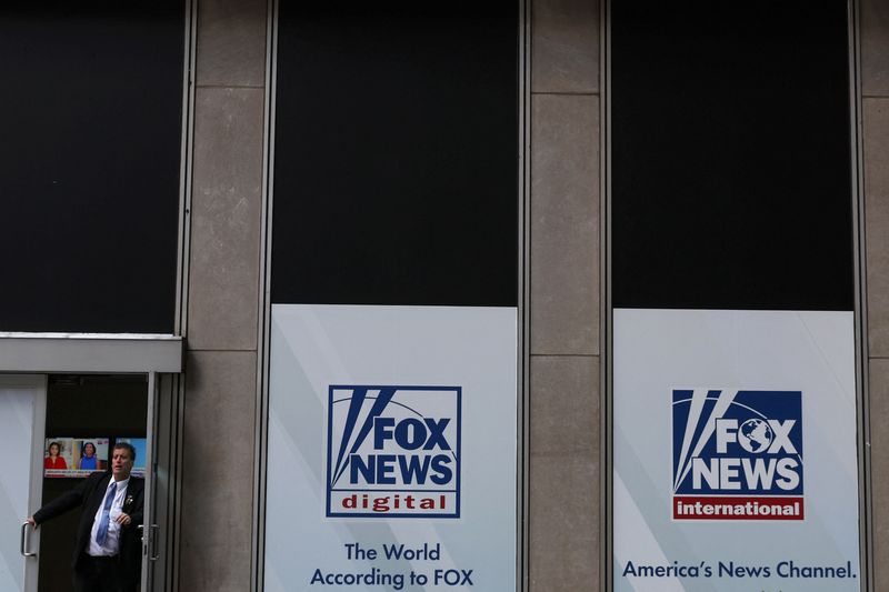 &copy; Reuters. FILE PHOTO: A security guard stands next to an entrance for the News Corporation building in New York City, U.S., April 25, 2023. REUTERS/Shannon Stapleton