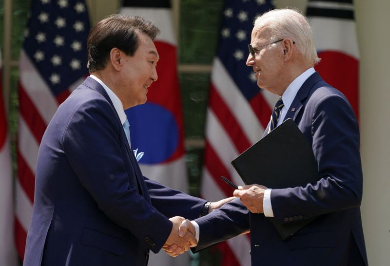 &copy; Reuters. U.S. President Joe Biden and South Korea's President Yoon Suk Yeol shake hands at the conclusion of a joint news conference in the Rose Garden of the White House in Washington, U.S. April 26, 2023. REUTERS/Kevin Lamarque