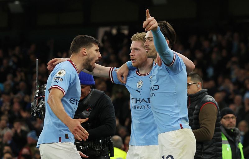 &copy; Reuters. Kevin De Bruyne comemora terceiro gol do Manchester City contra o Arsenal
26/04/2023
REUTERS/Phil Noble