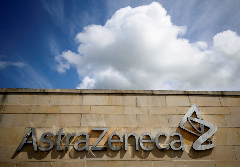 &copy; Reuters. FILE PHOTO: FILE PHOTO: A company logo is seen at the AstraZeneca site in Macclesfield, Britain, May 11, 2021. REUTERS/Phil Noble/File Photo/File Photo