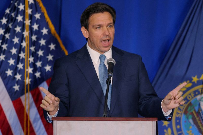 &copy; Reuters. FILE PHOTO: Florida Governor Ron DeSantis speaks at the 2023 NHGOP Amos Tuck Dinner in Manchester, New Hampshire, U.S., April 14, 2023.     REUTERS/Brian Snyder/File Photo