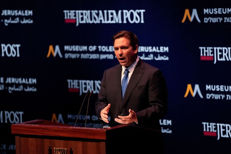 &copy; Reuters. Florida Governor Ron DeSantis gestures during a conference titled "Celebrate the Faces of Israel" at Jerusalem's Museum of Tolerance, April 27, 2023. Maya Alleruzzo/Pool via REUTERS/File Photo