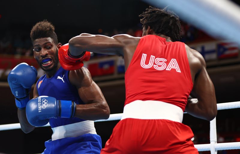 &copy; Reuters. FILE PHOTO: Tokyo 2020 Olympics - Boxing - Men's Lightweight - Final - Kokugikan Arena - Tokyo, Japan - August 8, 2021. Keyshawn Davis of the United States in action against Andy Cruz of Cuba Pool via REUTERS/Buda Mendes