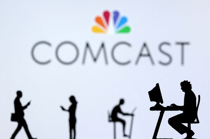 Comcast beats estimates on broadband, theme park strength