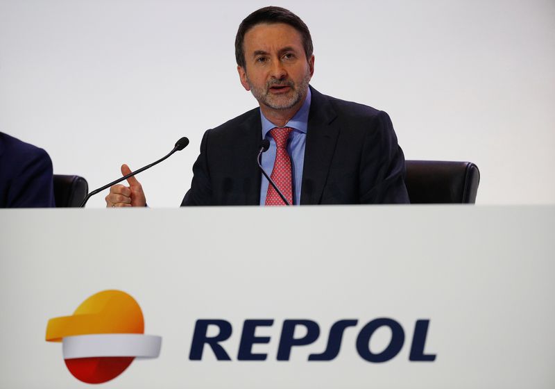 &copy; Reuters. FILE PHOTO: Repsol Chief Executive Officer Josu Jon Imaz delivers a speech during the company's annual shareholders meeting in Madrid, Spain, May 19, 2017.  REUTERS/Paul Hanna
