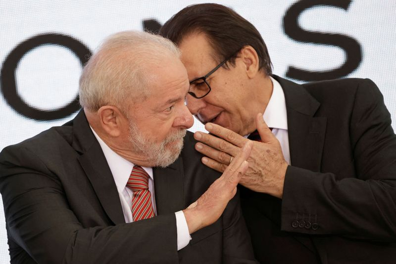 &copy; Reuters. Presidente Luiz Inácio Lula da Silva e ministro do Trabalho, Luiz Marinho
18/01/2023
REUTERS/Adriano Machado