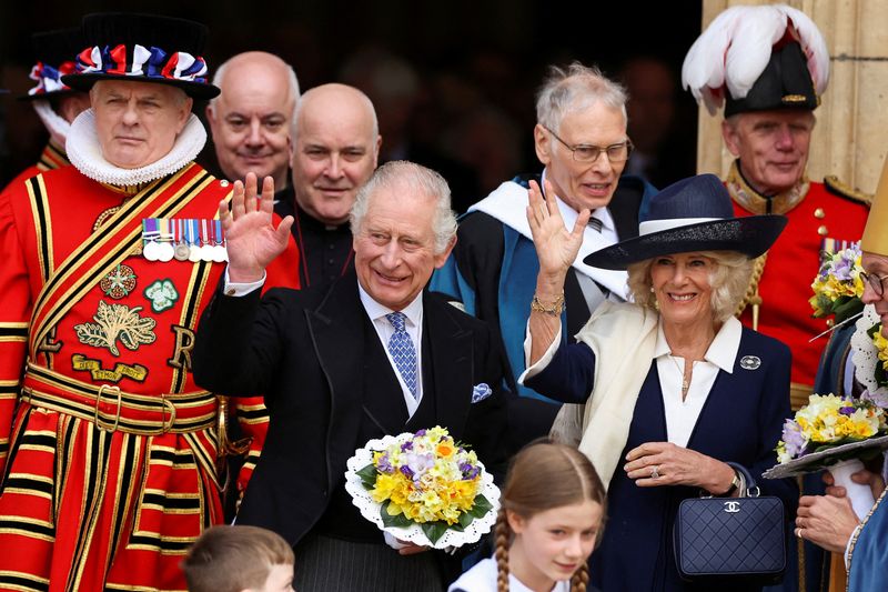&copy; Reuters. عاهل بريطانيا الملك تشارلز وعقيلته كاميلا في كاتدرائية يورك يوم السادس من أبريل نيسان 2023. تصوير: فيل نوبل - رويترز.