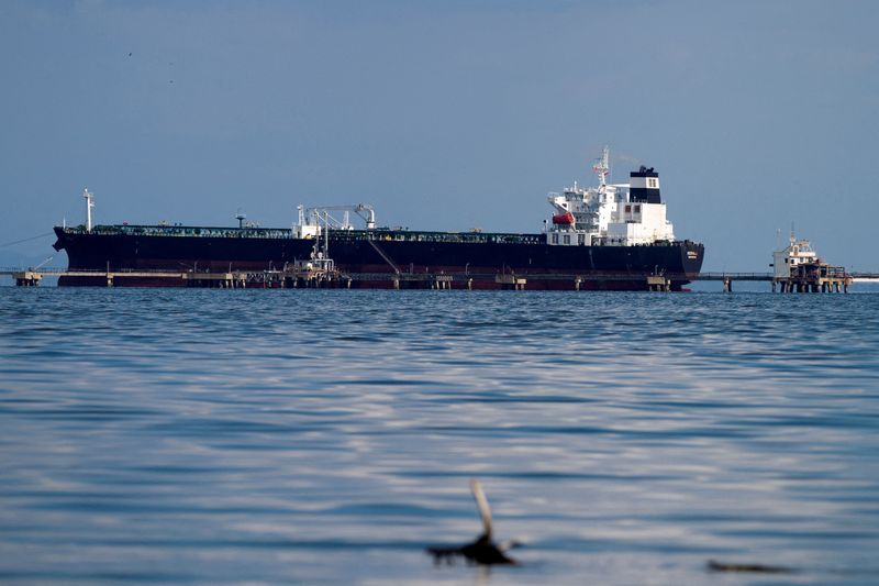 &copy; Reuters. FILE PHOTO: Oil tanker Kerala, chartered by Chevron, is being loaded in the Bajo Grande oil terminal at Maracaibo Lake, in the municipality of San Francisco, Venezuela, January 5, 2023. REUTERS/Isaac Urrutia/File Photo