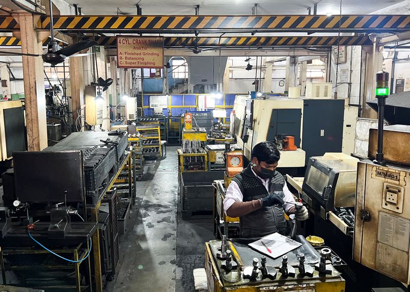 &copy; Reuters. FILE PHOTO: An employee works inside an engineering goods export unit in the manufacturing hub of Faridabad on the outskirts of New Delhi, India, January 13, 2023. REUTERS/Manoj Kumar