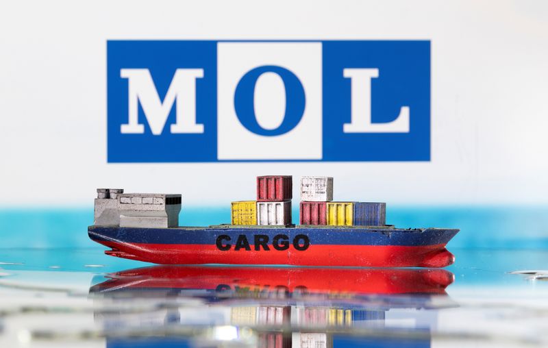 &copy; Reuters. FILE PHOTO: A cargo ship boat model is pictured in front of Mitsui O.S.K. Lines (MOL) logo in this illustration taken March 3, 2022. REUTERS/Dado Ruvic/Illustration