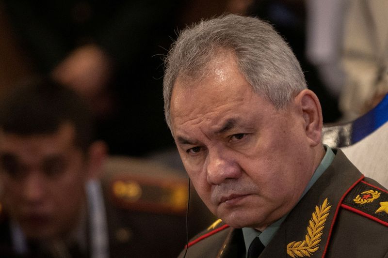 &copy; Reuters. O ministro russo da Defesa, Sergei Shoigu, em reunião na Índia
28/04/2023
REUTERS/Adnan Abidi