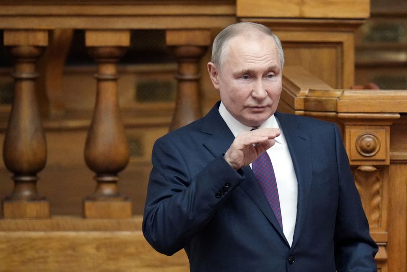 &copy; Reuters. Russian President Vladimir Putin delivers a speech during а meeting of the Council of Legislators under Russia's Federal Assembly in Saint Petersburg, Russia April 28, 2023. Sputnik/Alexei Danichev/Pool via REUTERS 