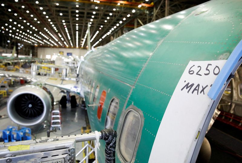 © Reuters. FILE PHOTO: Boeing's 737 MAX-9 is pictured under construction at their production facility in Renton, Washington, U.S., February 13, 2017. Picture taken February 13, 2017. REUTERS/Jason Redmond//File Photo