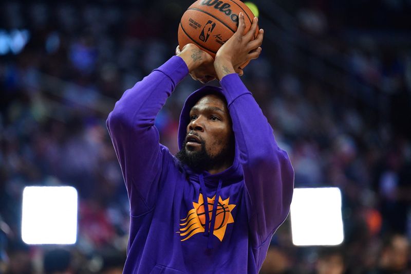 &copy; Reuters. Apr 22, 2023
Foto de archivo del jugador de los Phoenix Suns Kevin Durant (35) antes de un choque contra Los Angeles Clippers por los playoffs de la NBA 
Credito obligatorio: Gary A. Vasquez-USA TODAY Sports