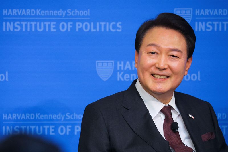 &copy; Reuters. Presidente da Coreia do Sul, Yoon Suk Yeol, em evento no Instituto de Política da Harvard Kennedy School em Cambridge, Massachusetts, EUA
28/04/2023
REUTERS/Brian Snyder