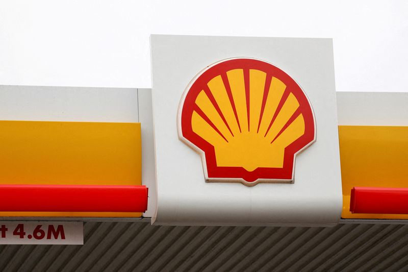 &copy; Reuters. FILE PHOTO: A view shows a logo of Shell petrol station in South East London, Britain, February 2, 2023. REUTERS/May James/File Photo/File Photo