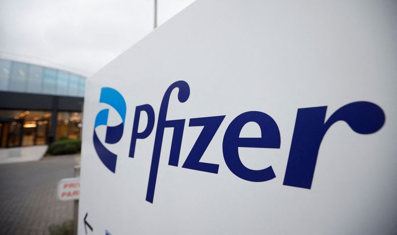 &copy; Reuters. FILE PHOTO: Pfizer company logo is seen at a Pfizer office in Puurs, Belgium, December 2, 2022. REUTERS/Johanna Geron
