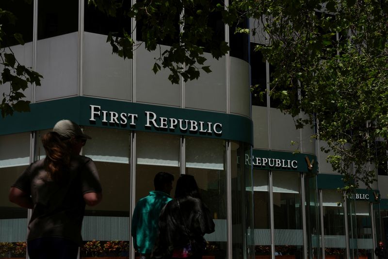 US FDIC asks JPMorgan, PNC for final First Republic bids due Sunday - Bloomberg News