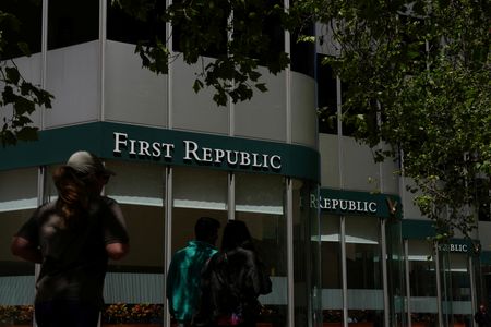 US FDIC asks JPMorgan, PNC for final First Republic bids due Sunday - Bloomberg News By Reuters