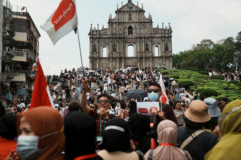 &copy; Reuters. A view of visitors in front of the ruins of Saint Paul's during Labour Day holiday in Macau, China, April 30, 2023. REUTERS/Lam Yik