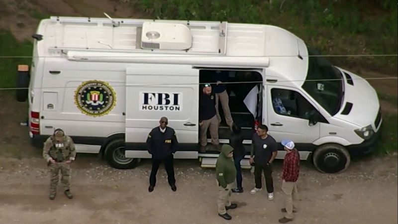 &copy; Reuters. An aerial view shows a Federal Bureau of Investigation (FBI) van where a search is being conducted for Francisco Oropeza, 38,  who police say shot dead five neighbors in Cleveland, Texas, U.S. April 29, 2023 in a still image from video.   ABC affiliate KT