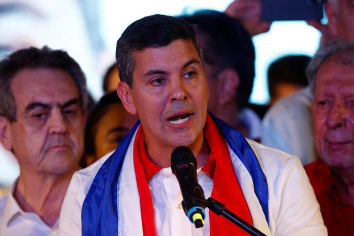 &copy; Reuters. Foto del domingo de Santiago Peña dando un discurso en la sede del Partido Colorado en Asunción en el que se adjudicó el triunfo en las elecciones presidenciales de Paraguay
April 30, 2023. REUTERS/Agustin Marcarian