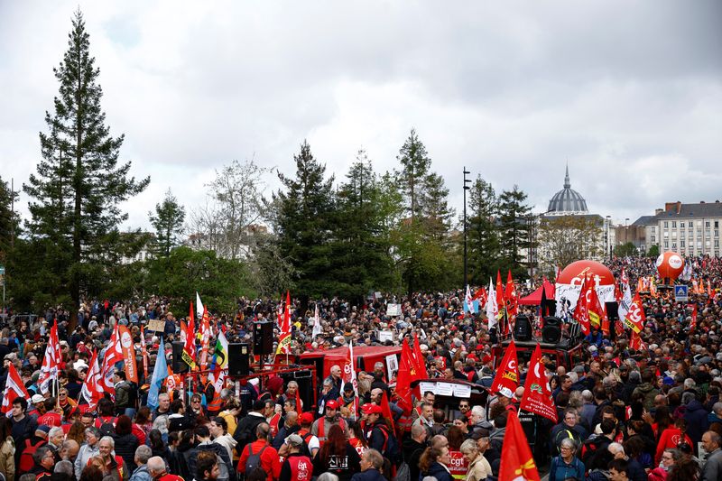 &copy; Reuters. People attend the traditional May Day labour march, a day of mobilisation against the French pension reform law and for social justice, in Nantes, France May 1, 2023. REUTERS/Stephane Mahe