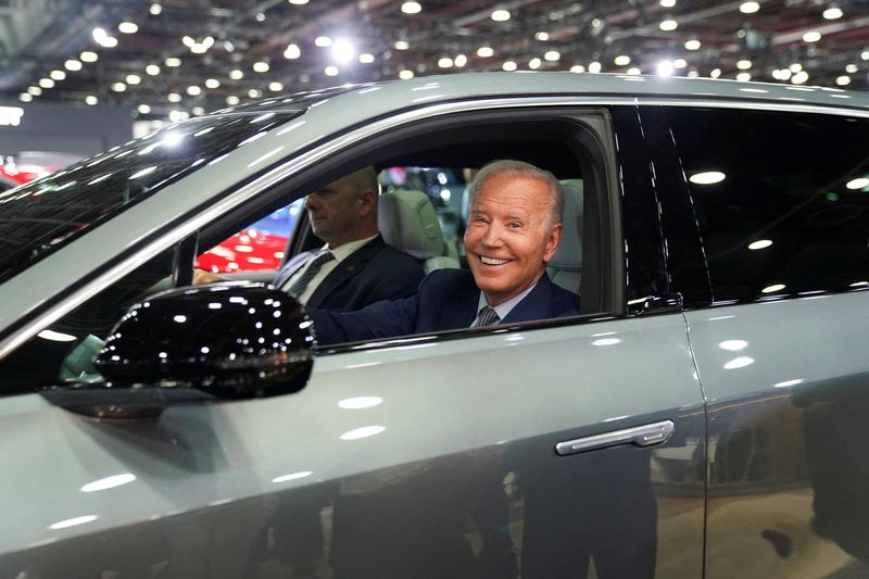 &copy; Reuters. FILE PHOTO: U.S. President Joe Biden drives a Cadillac LYRIQ electric SUV during a visit to the Detroit Auto Show, to highlight electric vehicle manufacturing in America, in Detroit, Michigan, U.S., September 14, 2022. REUTERS/Kevin Lamarque/File Photo