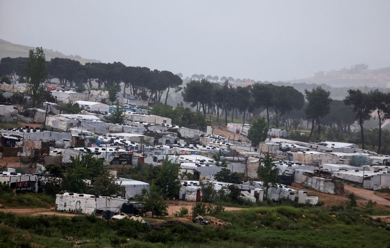 &copy; Reuters. منظر عام لمخيم للاجئين سوريين في جنوب لبنان يوم الأحد. تصوير: عزيز طاهر - رويترز.
