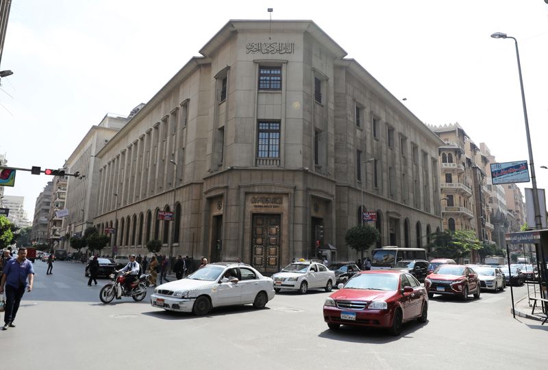 &copy; Reuters. مقر البنك المركزي المصري في وسط القاهرة - صورة من أرشيف رويترز. 