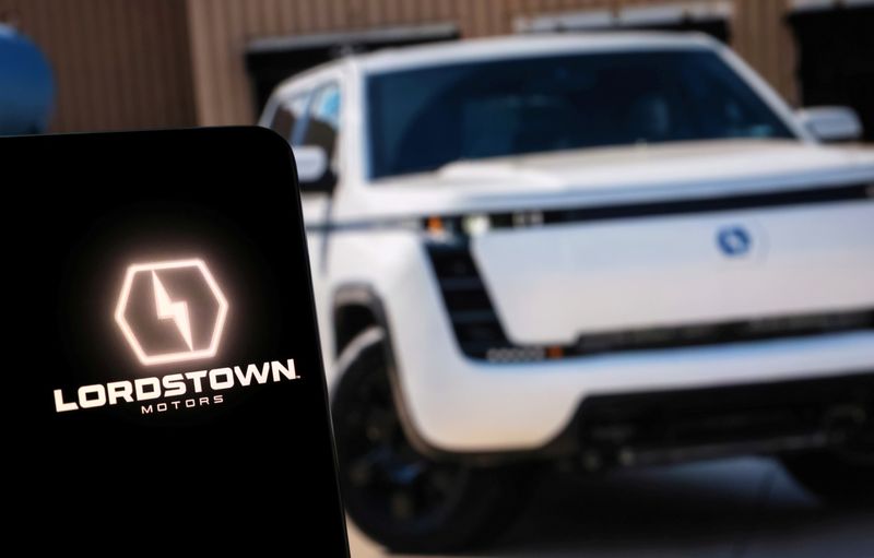 &copy; Reuters. FILE PHOTO: Lordstown's logo is pictured on a smartphone in this illustration taken, December 4, 2021. REUTERS/Dado Ruvic/Illustration
