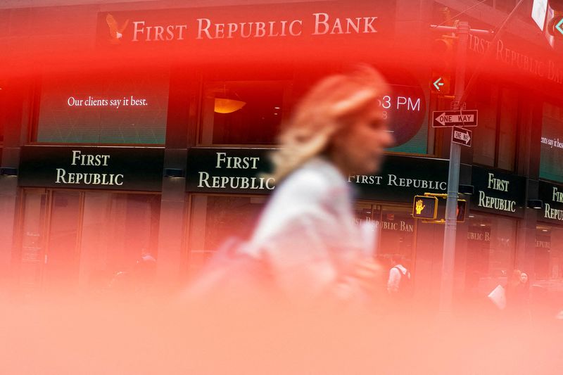 &copy; Reuters. FILE PHOTO: A woman walks near a First Republic Bank branch in New York, U.S. April 28, 2023. REUTERS/Eduardo Munoz/File Photo