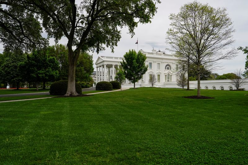 © Reuters. FILE PHOTO: The view of the White House as U.S. President Joe Biden, who is currently in Rehoboth, will be returning later today in Washington, D.C., U.S. April 16, 2023. REUTERS/Ken Cedeno