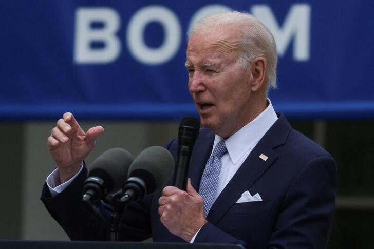 &copy; Reuters. El presidente de EEUU, Joe Biden, habla durante un evento en la Casa Blanca, Washington, EEUU. 1 mayo 2023. REUTERS/Leah Millis