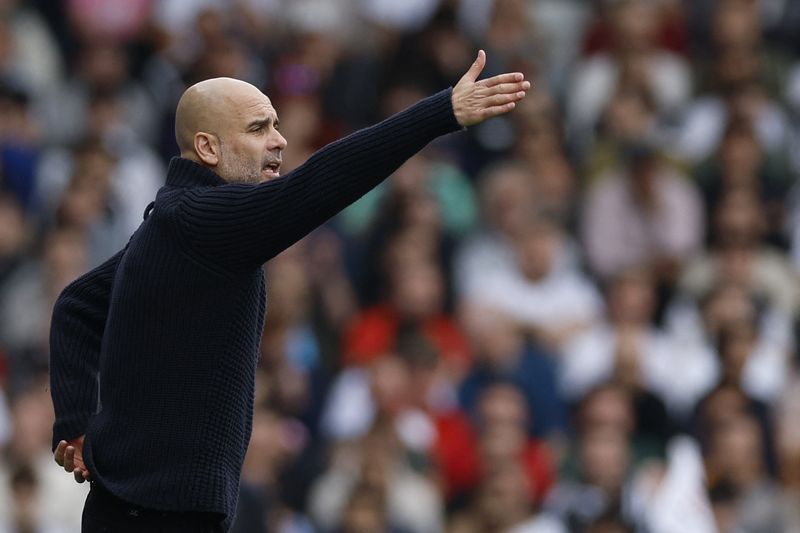 &copy; Reuters. Pep Guardiola em ação no jogo Fulham x Manchester City
30/04/2023
Imagem via Reuters/Peter Cziborra 