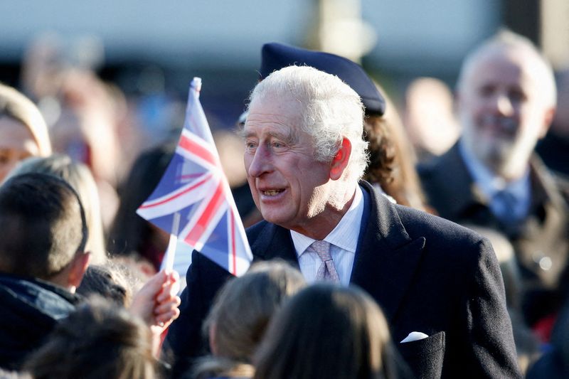 &copy; Reuters. FILE PHOTO: Britain's King Charles greets people as he arrives to visit the Bolton Town Hall, in Bolton, Britain January 20, 2023. REUTERS/Ed Sykes/File Photo